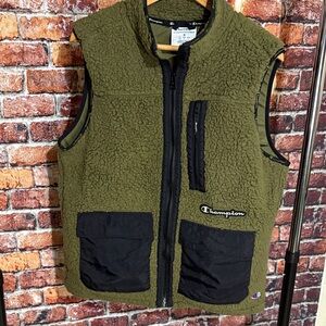 Champion Forest Green Teddy Fleece Vest with cargo Black Pockets medium men’s